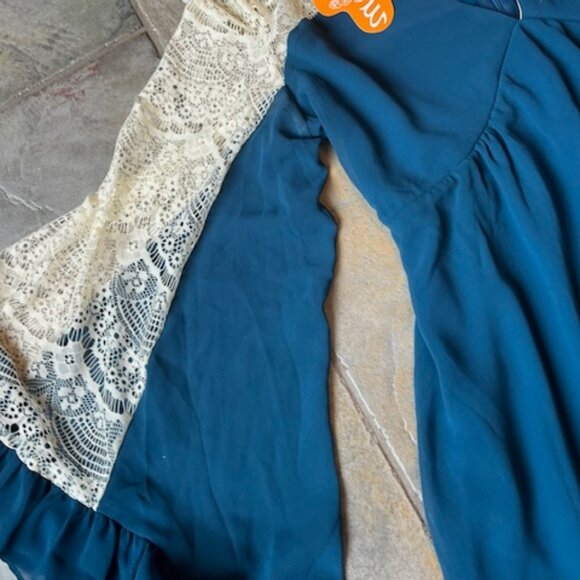 Voom by Joy Han Illusion Lace Bell Sleeves Flowy Dress Women's Size Large (8-10) - Picture 3 of 6